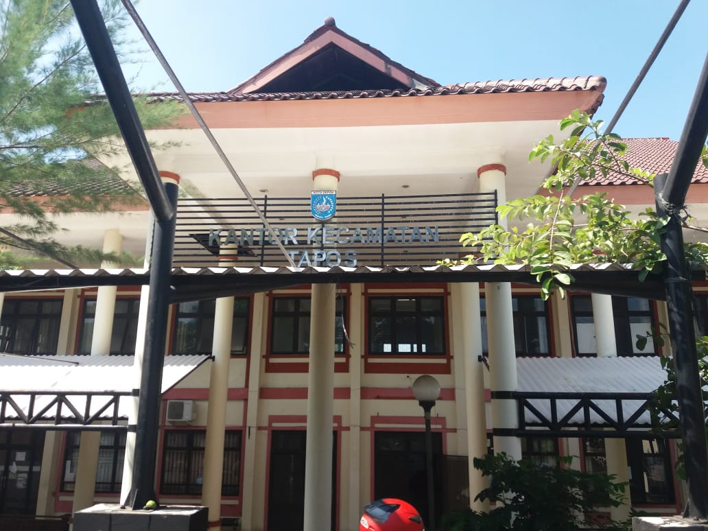Limbah Medis Berceceran, Begini Penjelasan Plt Camat Tapos  1