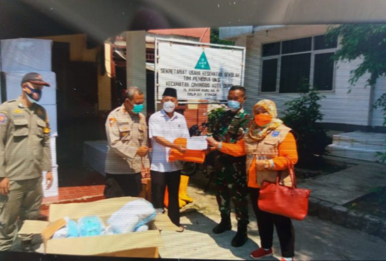 IMG-20210729-WA0038 Damkar Depok Salurkan Perlengkapan Pemulasaraan Jenazah Covid -19 12