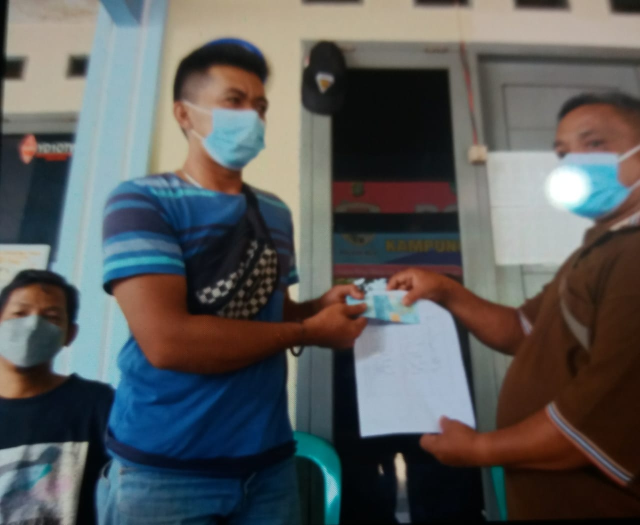 Pengurus RW 5 Beji, Kembalikan Potongan BST kepada Warga 1