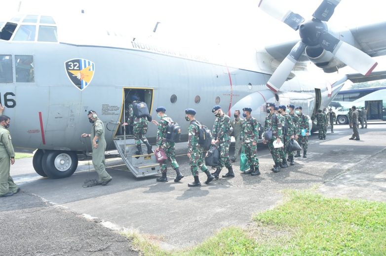 IMG-20210804-WA0036 TNI Kirim Alkes dan Nakes ke Kalimantan dan Sulawesi 12