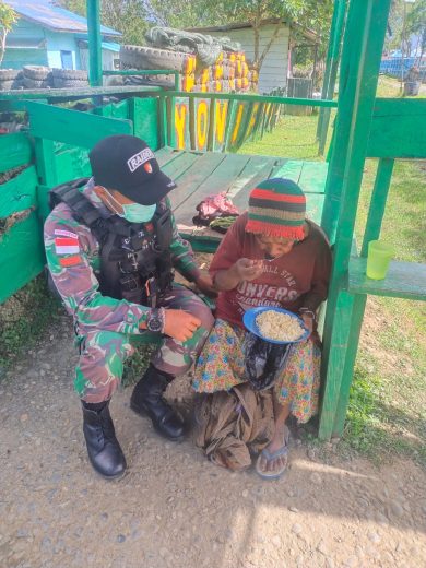 IMG-20210805-WA0016 Satgas TNI Yonif 751 Bantu Warga Kampung Mumi yang Sedang Kesusahan 11