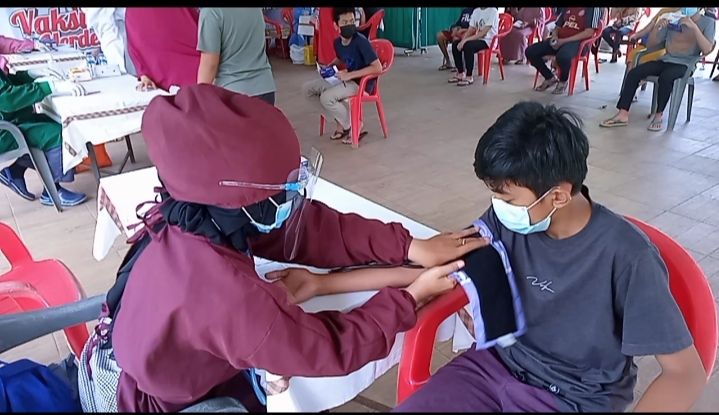 Polsek Sukmajaya Gelar Vaksinasi Merdeka untuk Anak dan Remaja 12