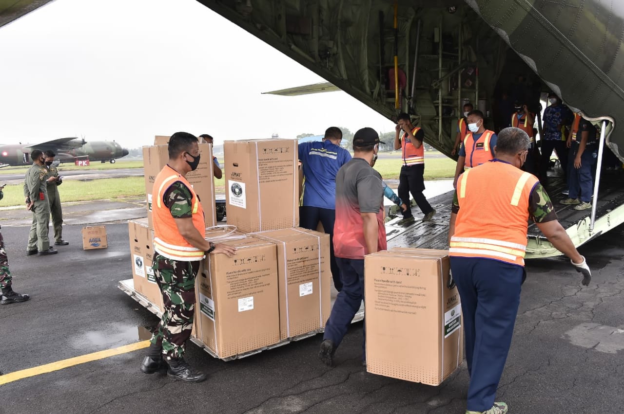 Panglima TNI Perintahkan TNI AU Kerahkan Hercules Kirim Alkes ke Wilayah Sumatera 1