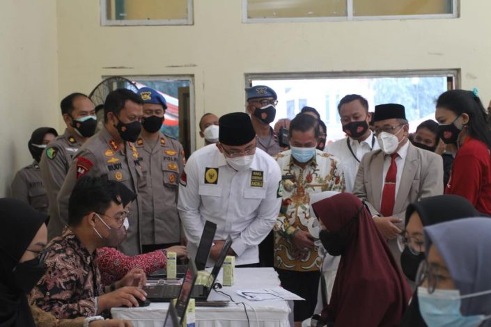 Buka Gerakan Vaksinasi Mahasiswa Nasional di UIN SMH Banten, Wagub Andika Apresiasi DEMA PTKIN 79