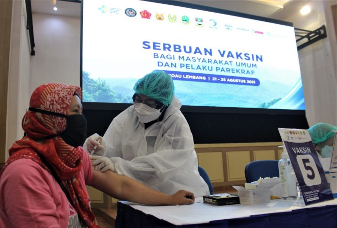 Semangat Layani Masyarakat, Danseskoau Apresiasi Nakes dan Panitia Vaksinasi 68