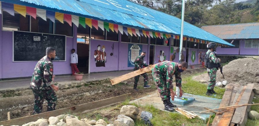 IMG-20210824-WA0026 Satgas Yonif RK 751/VJS Menyulap Lahan Kosong Jadi Taman 10