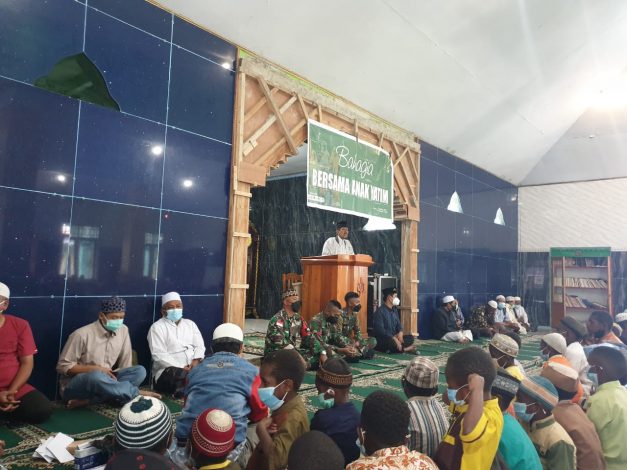 Satgas TNI Bersama Organisasi Islam Beri Santunan Kepada Anak Yatim Piatu 19