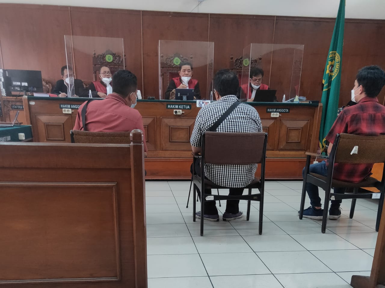 Pengelapan Saus, Penerima Barang Tak Kenal Terdakwa 1