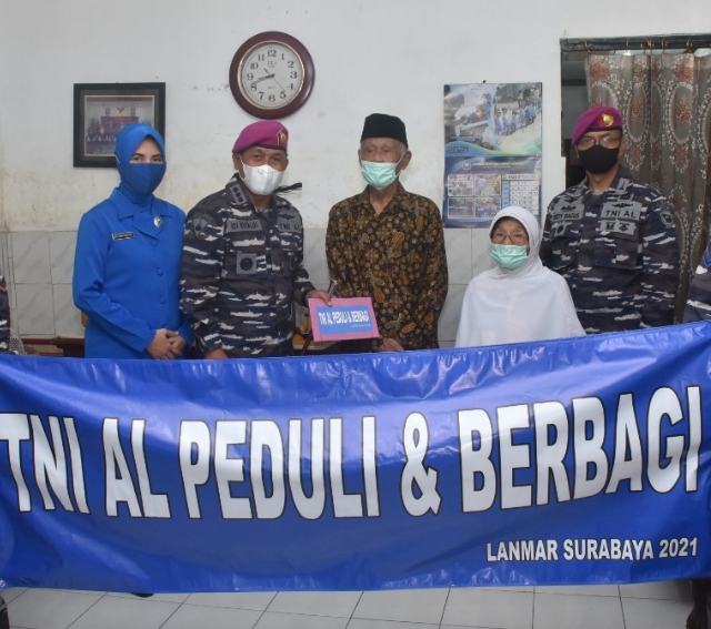 Peringati HUT Ke-76 TNI AL, Korps Marinir Gelar Kegiatan Sosial 1