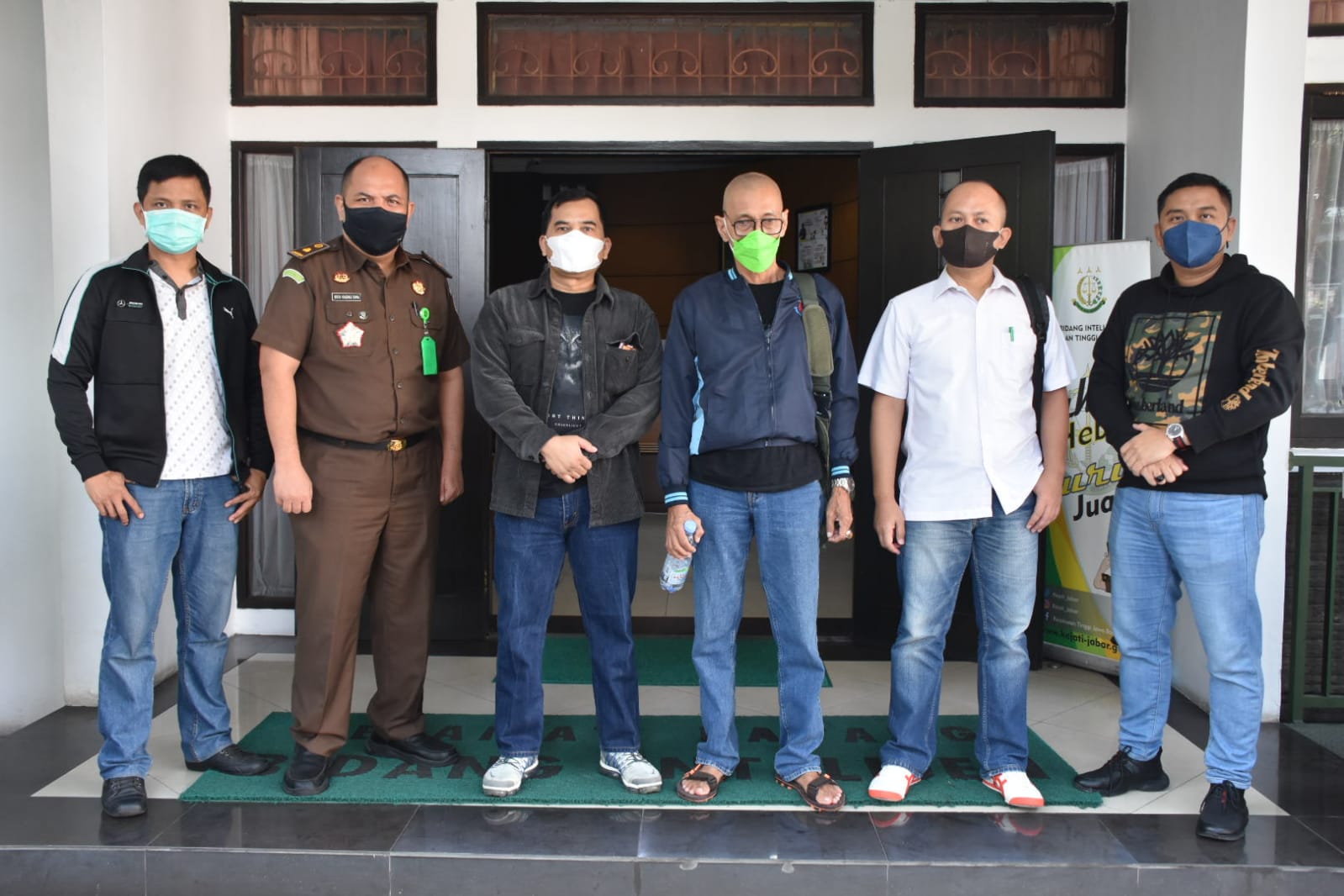IMG-20211019-WA0021 Buronan Koruptor Diciduk di Hotel Amaroosa Bandung 1