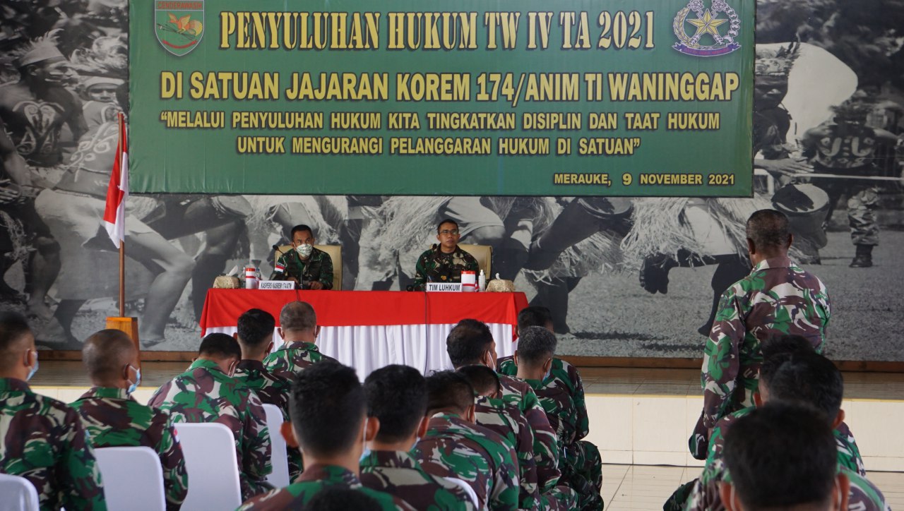 Prajurit TNI dan Ibu-Ibu Persit Ikuti Penyuluhan Hukum 1
