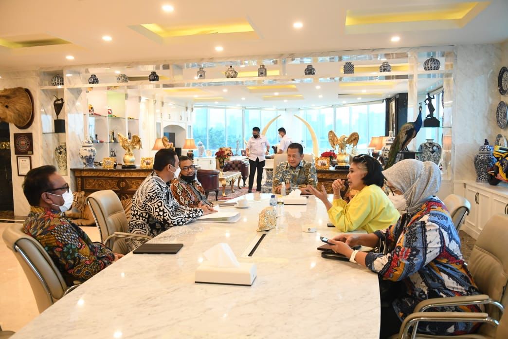 IMG-20211130-WA0022 Ketua MPR RI Dukung Hadirnya UU Penilai 1