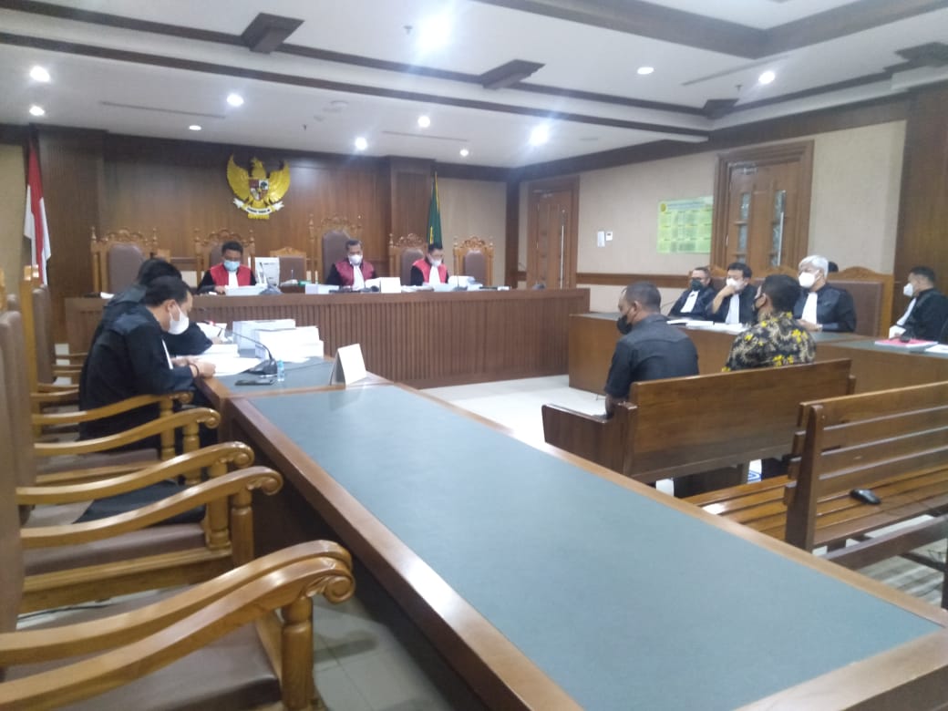 IMG-20211206-WA0014 Robin Pattuju dan Maskur Husain Dituntut Bervariasi 1