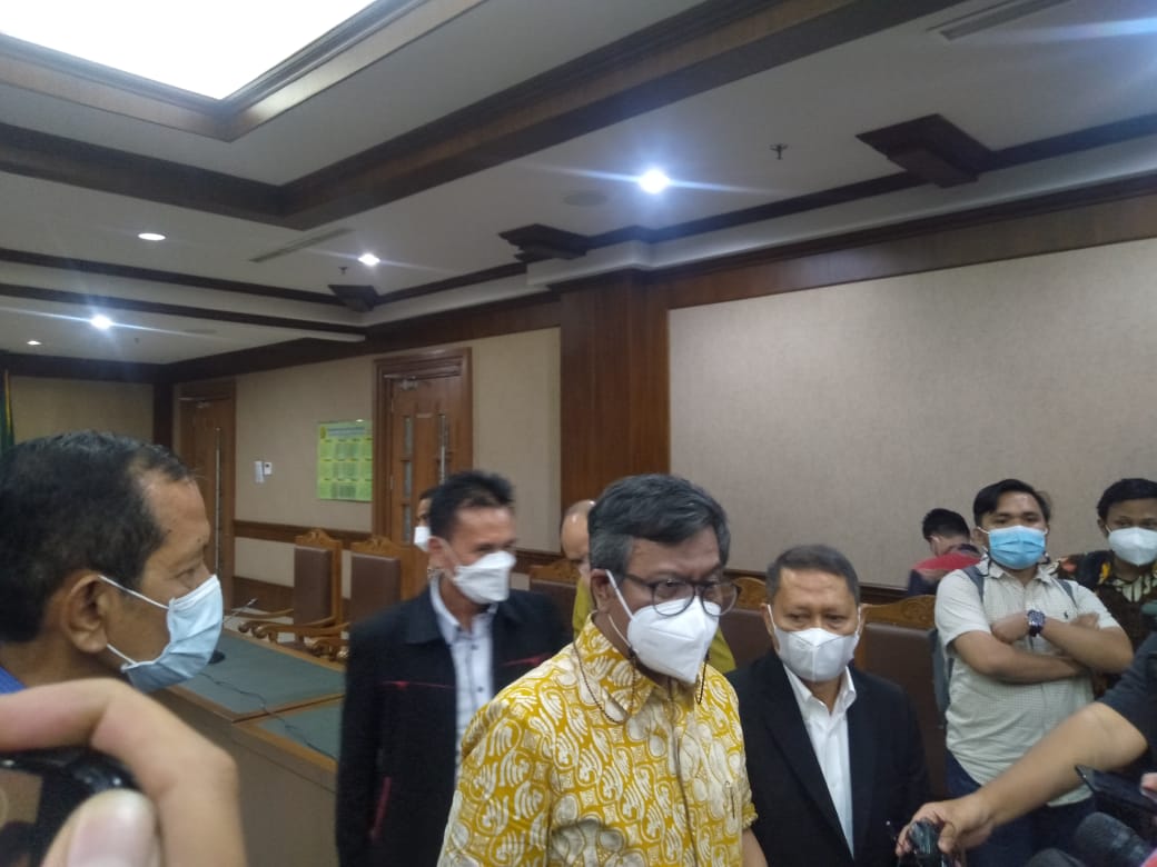 IMG-20211214-WA0013 RJ Lino Divonis 4 Tahun Penjara, Tak Ada Pengganti Kerugian Negara 1