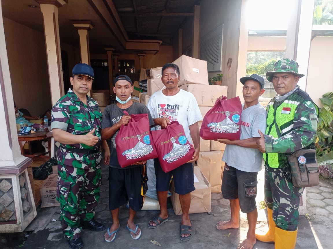 15 Tahun Pengabdian, Alumni AAU 2006 Berikan Bantuan 5 Ton Sembako Kepada Korban Erupsi Semeru 1