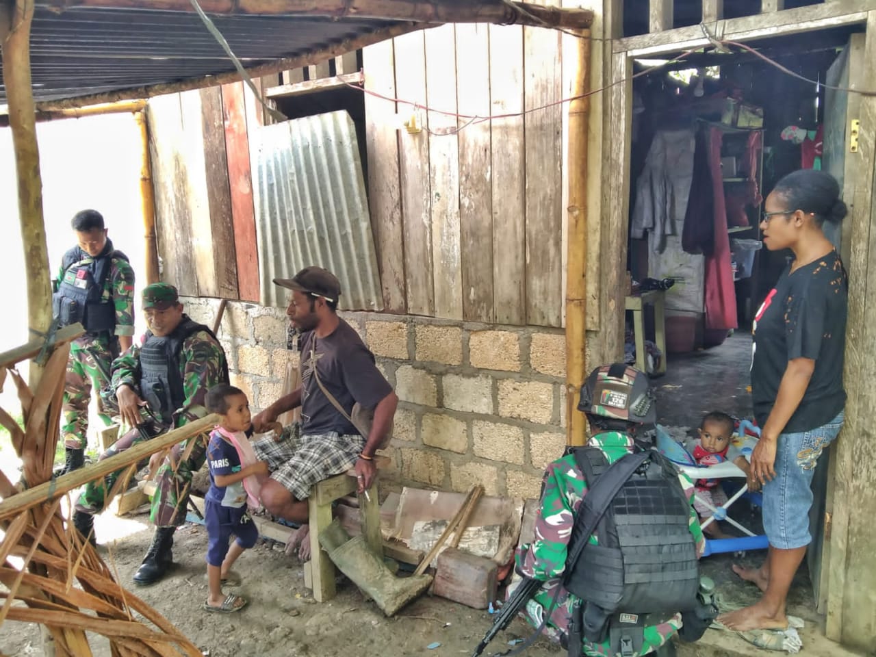 Satgas Pamtas Yonif 126/KC Laksanakan Komsos dengan Masyarakat Perbatasan Papua 1