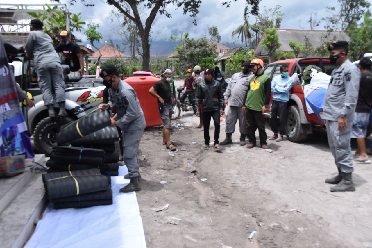 Semarakkan HUT Ke-16, Bakamla RI Salurkan Bansos untuk Korban Erupsi Semeru dan Percepatan Vaksinasi 1