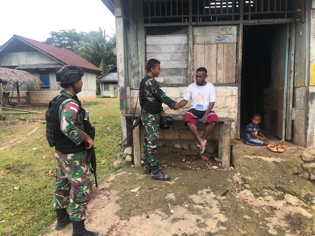 Pererat Hubungan, Satgas Yonif 126/KC Kunjungi Rumah Warga Perbatasan 1