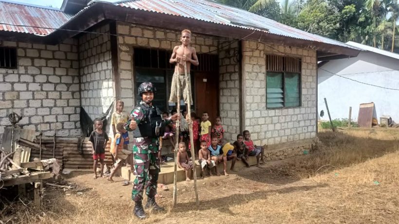 Satgas Pamtas Yonif 126/KC Perkenalkan Permainan Tradisional Kepada Anak-Anak Perbatasan 42