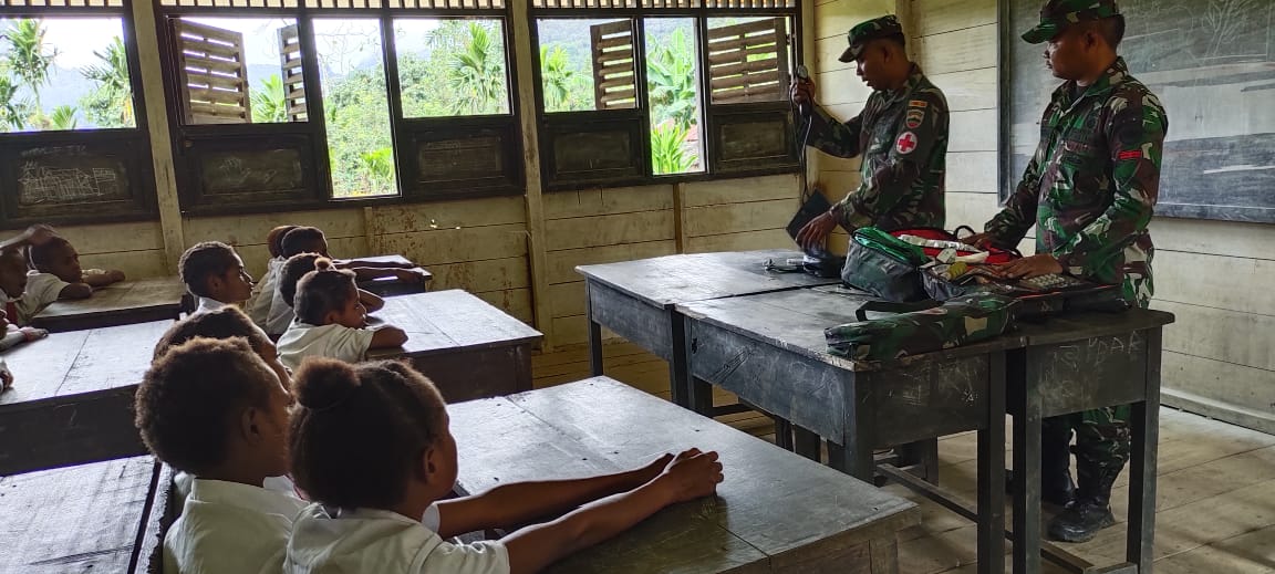IMG-20220120-WA0009 Satgas Yonif 126/KC Berikan Pembekalan Ilmu Kesehatan Kepada Pelajar di Perbatasan 1