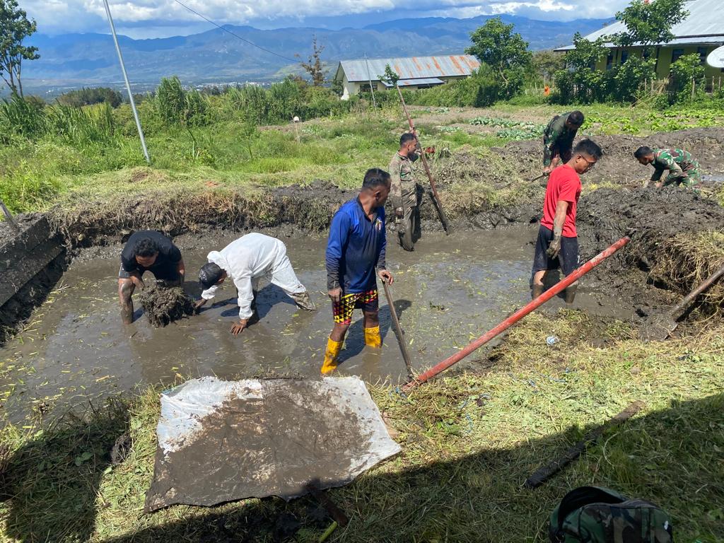 IMG-20220121-WA0019 Satgas Kodim Yalimo Yonif RK 751/VJS Sulap Lahan Kosong Jadi Kolam Ikan 1