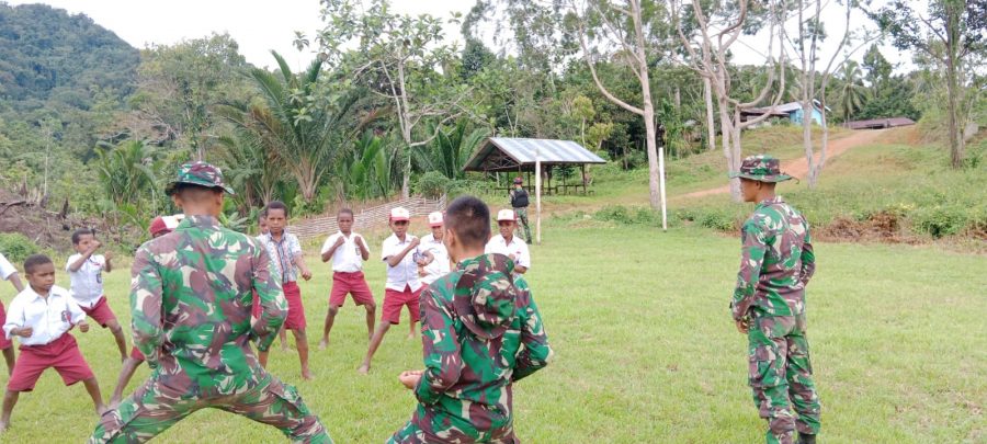 Satgas Yonif 126/KC Ajarkan Beladiri Karate Kepada Siswa SD di Perbatasan Papua 12