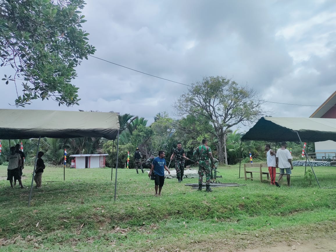 Satgas Pamtas Yonif 126/KC Bantu Persiapan Acara Pentabisan di Gereja 1
