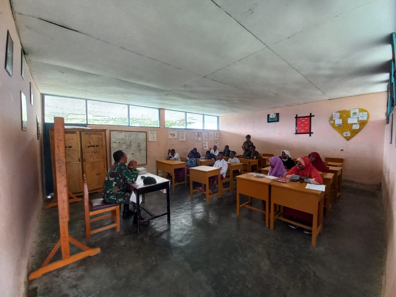 Satgas Kodim Yalimo Yonif RK 751/VJS Beri Materi Wawasan Kebangsaan Kepada Pelajar 1