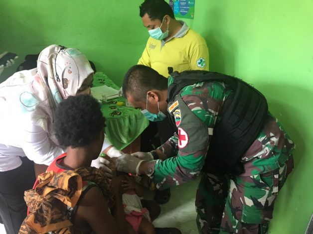 Satgas Yonif 126/KC Bantu Layanan Posyandu di Perbatasan 42