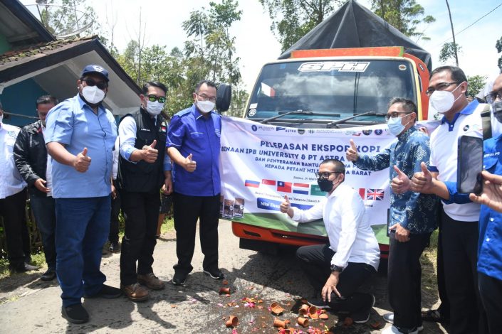 Rektor IPB Saksikan Ekspor Kopi Cikajang ke 8 Negara 49