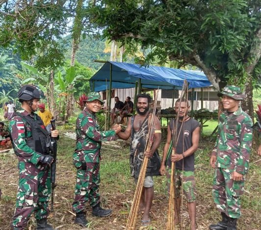 Satgas Yonif 126/KC Rangkul Tokoh Masyarakat di Perbatasan Papua 61