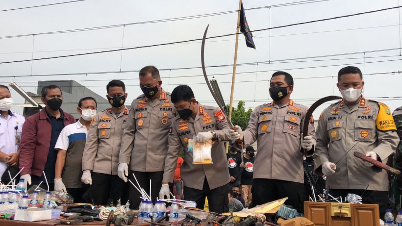 Kampung Bahari Digerebek, 26 Terduga Pengedar Narkotika Diamankan 57