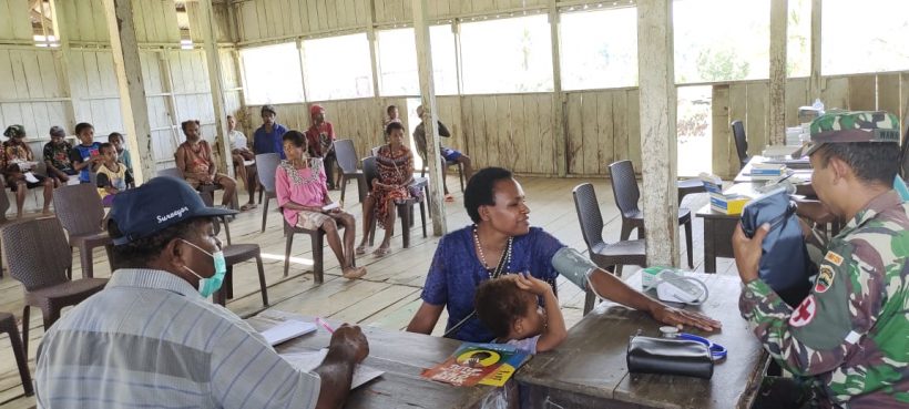 Satgas Pamtas Yonif 126/KC Gelar Pengobatan Massal di Wilayah Perbatasan 23