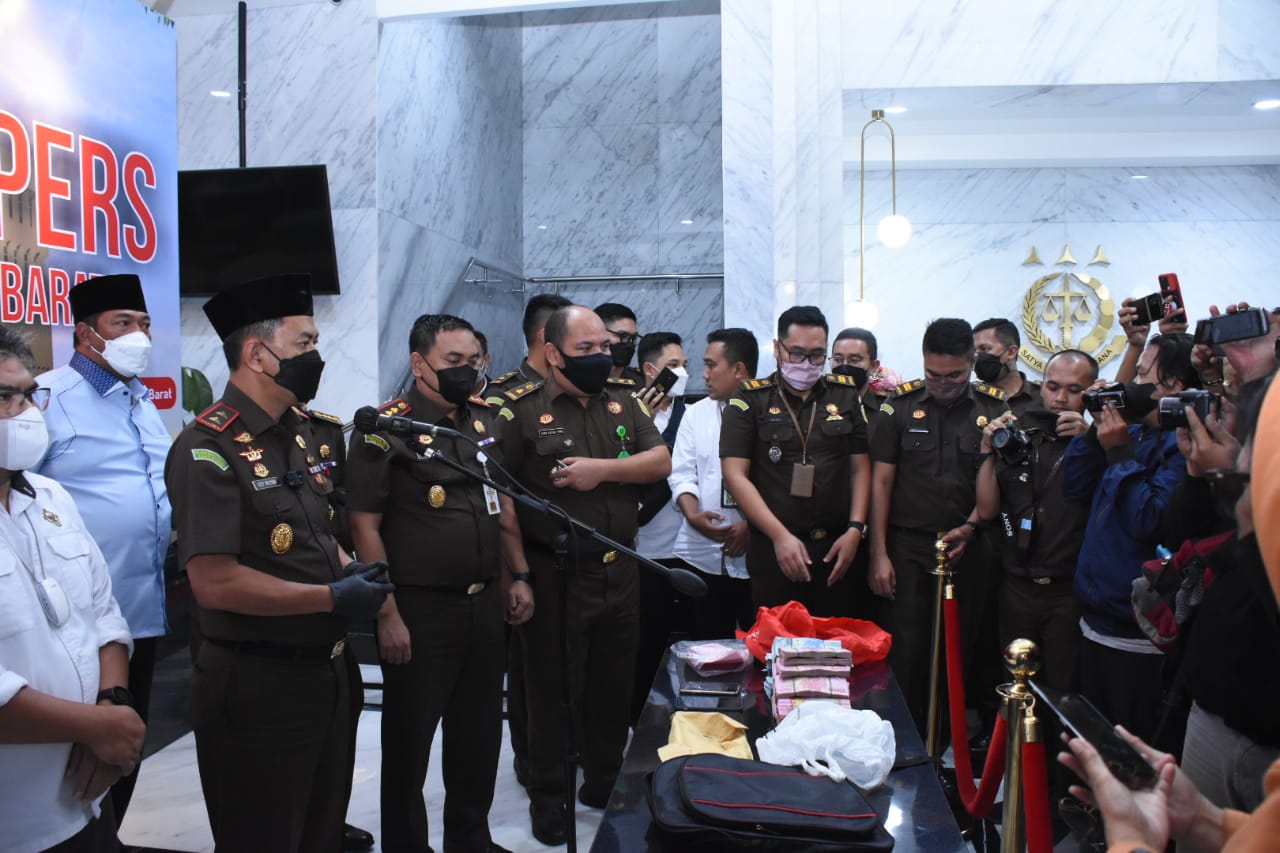 Dua Auditor BPK Diciduk Jaksa, Rp350 Juta Uang Tunai Disita 1