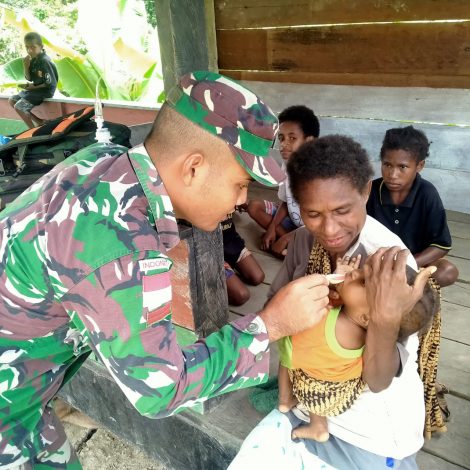 Satgas Pamtas RI-PNG Berikan Layanan Kesehatan Kepada Warga Perbatasan 11