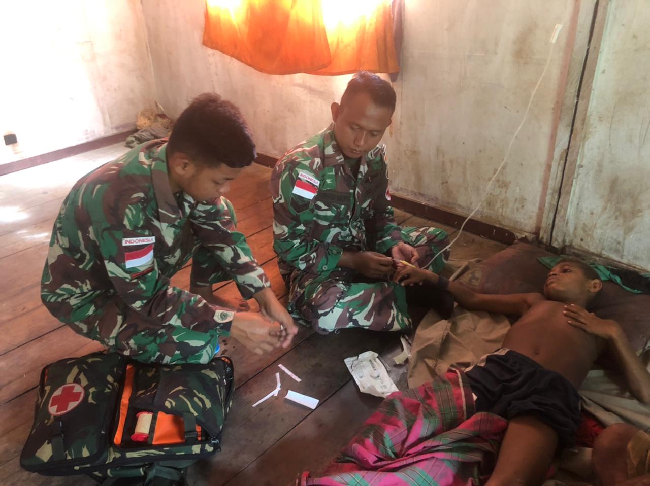 IMG-20220407-WA0004 Satgas Pamtas Obati Warga yang Alami Demam Tinggi 1