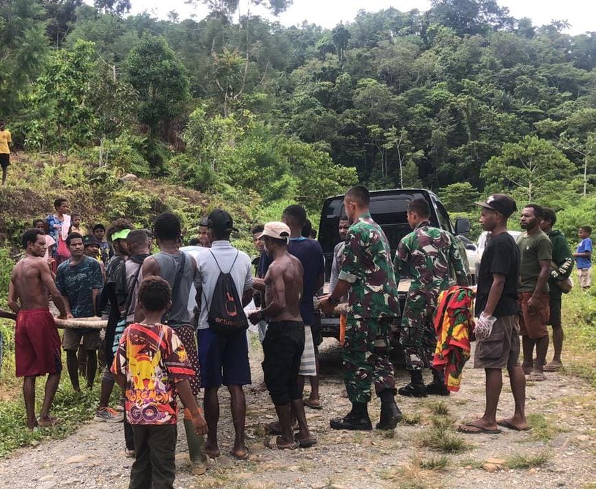 IMG-20220409-WA0009 Satgas Yonif 126/KC Bantu Proses Pemakaman Jenazah Warga Perbatasan Papua 1