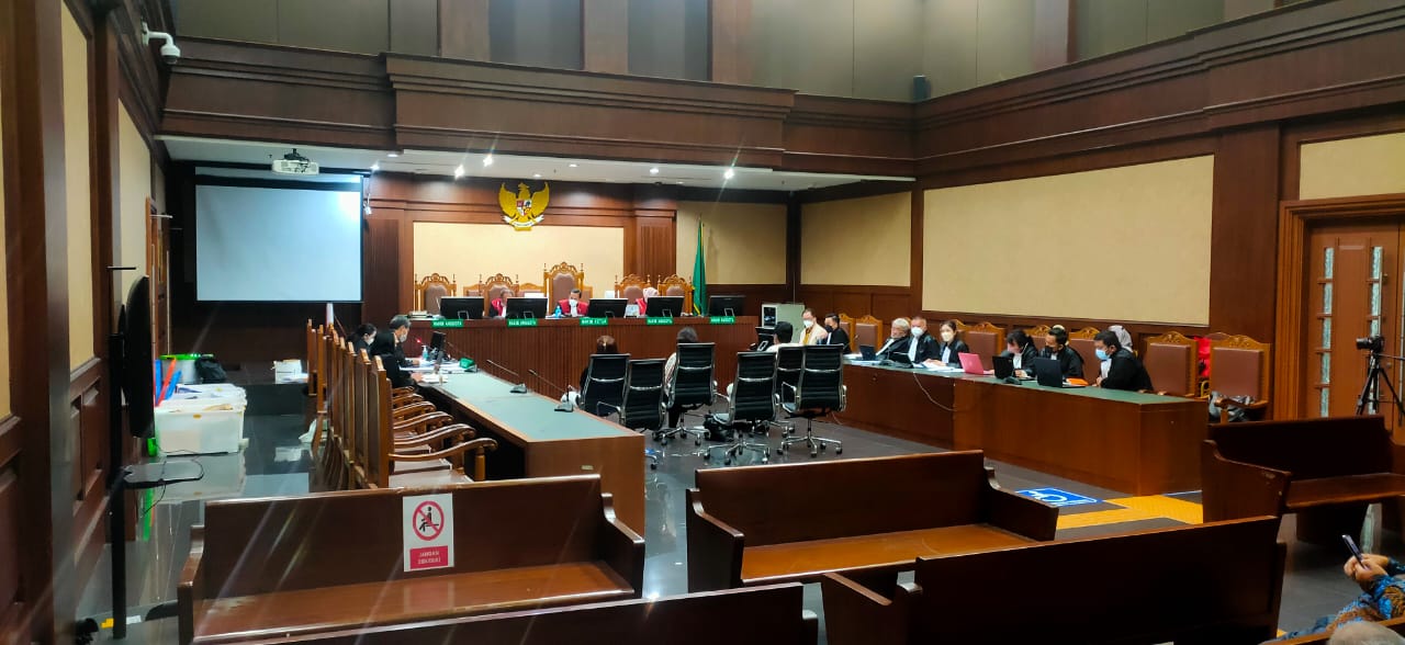 IMG-20220413-WA0029 Pinjamkan KTP dan NPWP, Saksi Akui Dapat Rp10 Juta dari Benny Tjokro 1