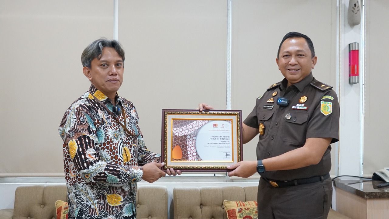 IMG-20220413-WA0031 Kejaksaan Terima Penghargaan Terpopuler di Media Cetak Tahun 2021 1