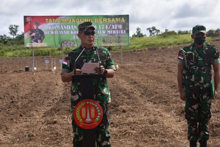 Danrem 174/ATW Merauke Tanam Jagung Bersama Gapoktan Merauke 13