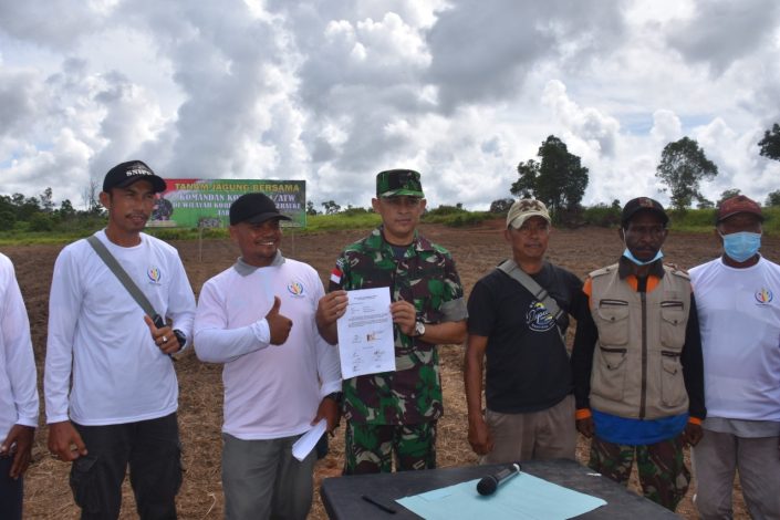 Korem 174 Merauke Beri Pelayanan Pemasaran Hasil Jagung Para Petani Masyarakat Kabupaten Merauke 15