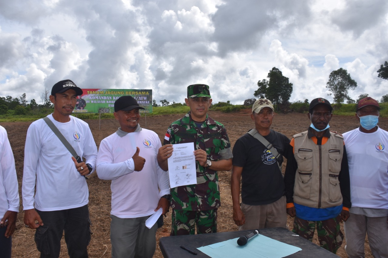 IMG-20220427-WA0029 Korem 174 Merauke Beri Pelayanan Pemasaran Hasil Jagung Para Petani Masyarakat Kabupaten Merauke 1
