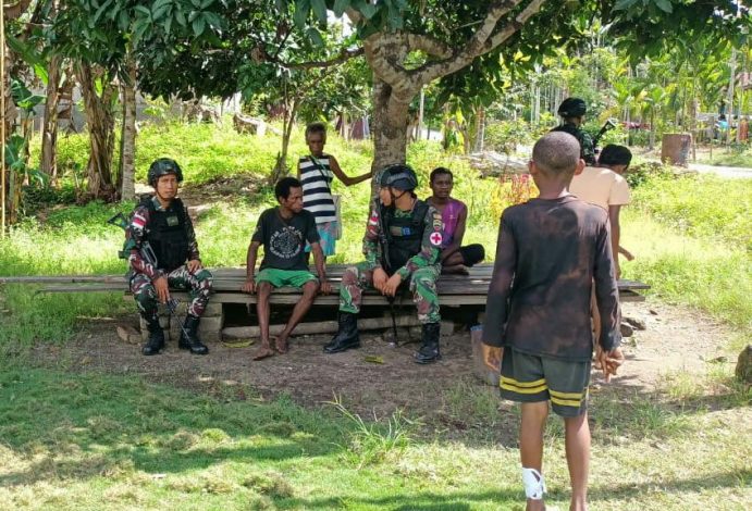 Satgas Yonif 126/Kala Cakti Laksanakan Komsos Dengan Warga Perbatasan   12