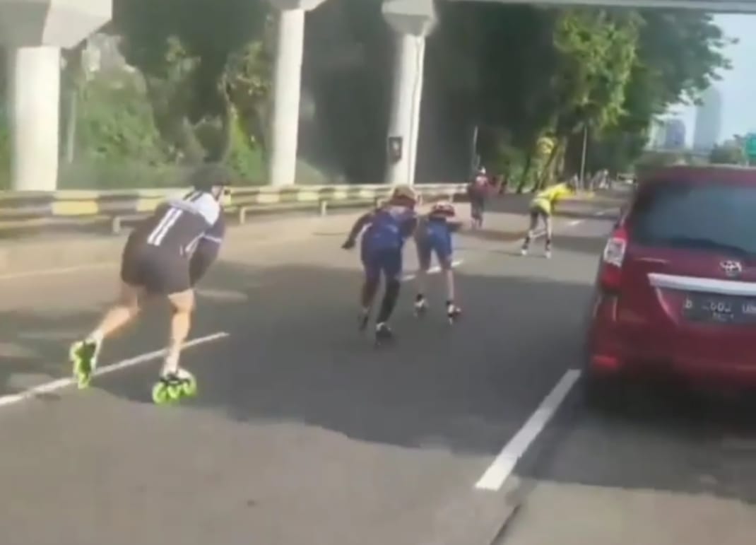IMG-20220509-WA0054 Viral Rombongan Pemain Sepatu Roda di Jalan Raya, Polda Metro Berikan Sanksi Jika Terulang 1