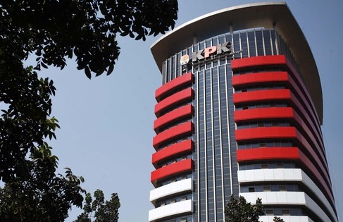 KPK Geledah Balai Kota Ambon 9