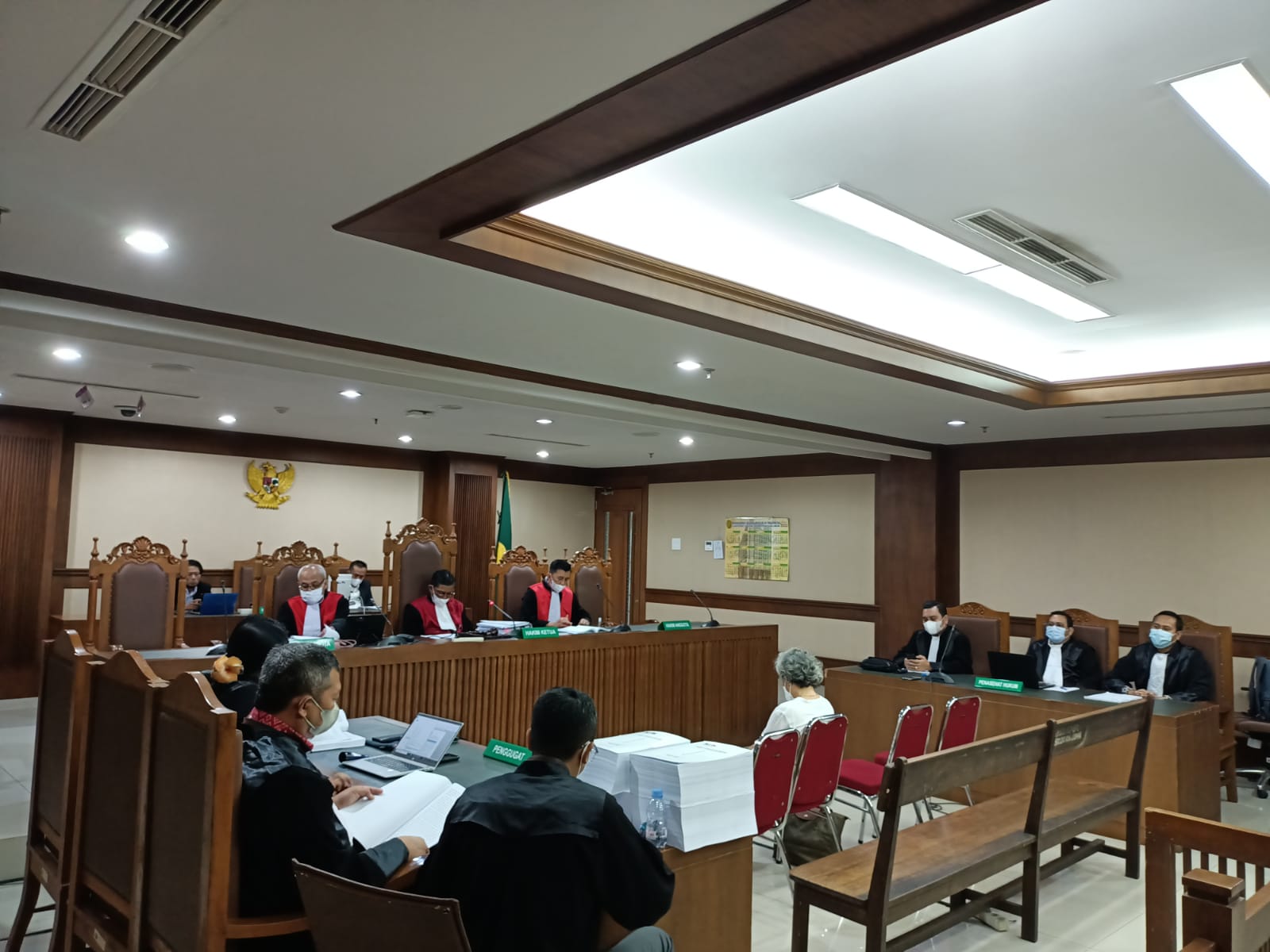 IMG-20220524-WA0032 Eks Pejabat Kementerian ESDM Dituntut 4 Tahun Penjara 1