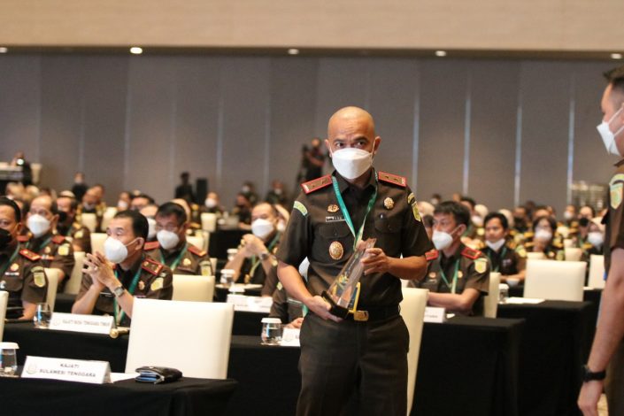 Kejati DKI Jakarta Terima Penghargaan Pelaporan Kinerja dan Anggaran Terbaik Tahun 2021 23