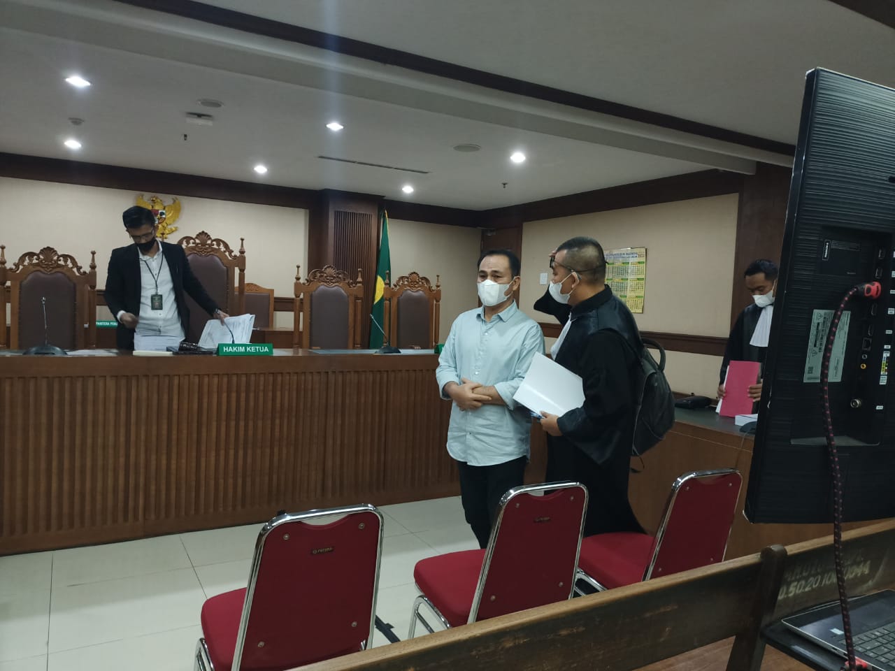 IMG-20220606-WA0101 Penyuap Bupati Perangin Angin Dituntut 2,5 Tahun Penjara 1