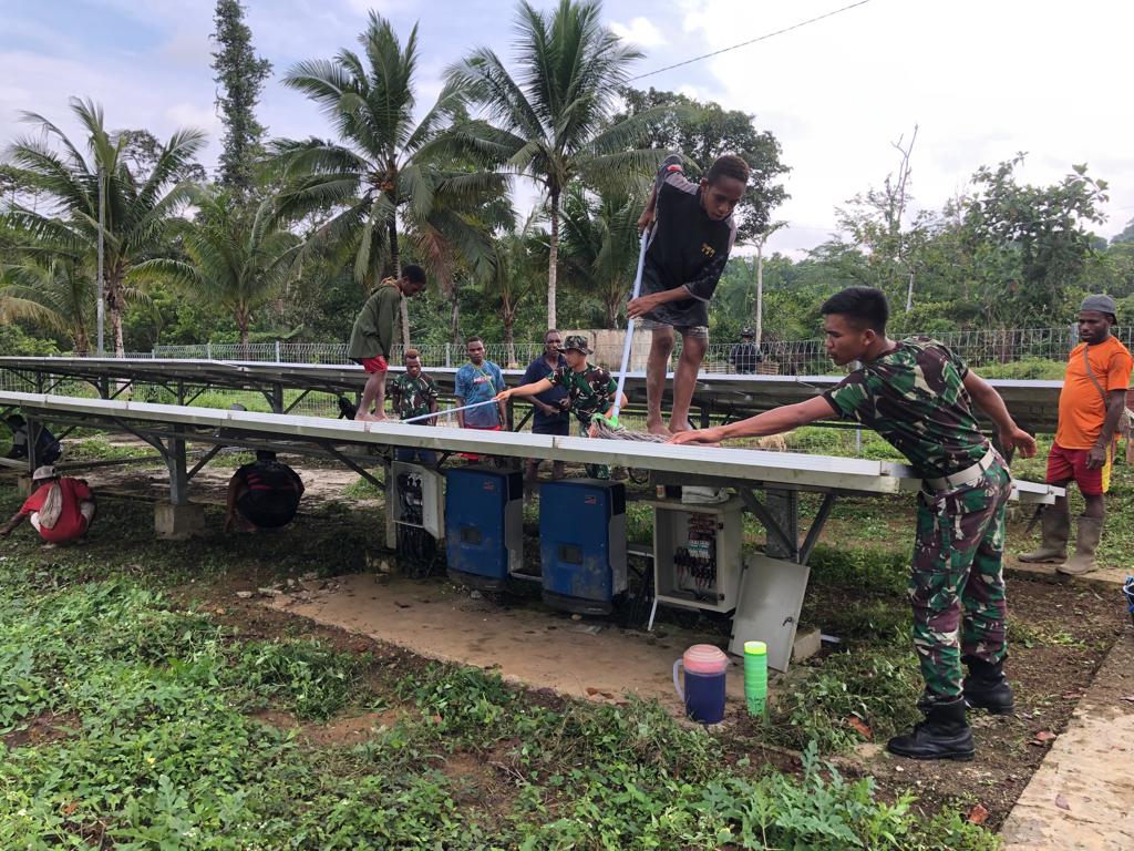 IMG-20220615-WA0010 PLTS Rusak di Perbatasan RI-PNG Berhasil Diperbaiki 1