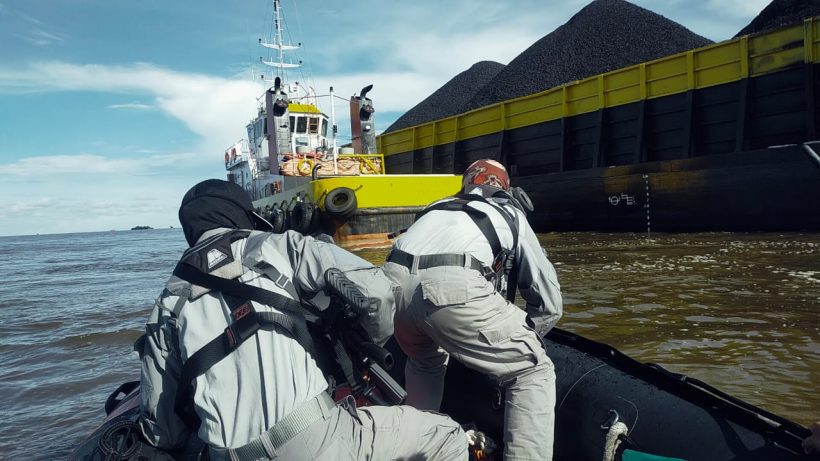 Kuda Laut Bakamla Bantu Kapal Tongkang Kandas di Perairan Samarinda 25
